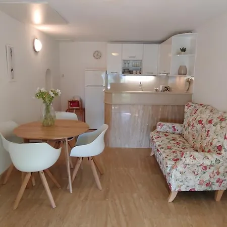 House In With Sea View, Terrace, Air Conditioning, Wifi 120-1 بيت للعطل بول